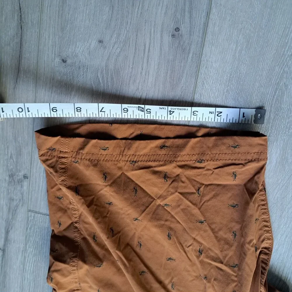 Eddie Bauer Travex Shorts Men’s‎ 33 Brown Fish Graphics Chino Nylon Spandex